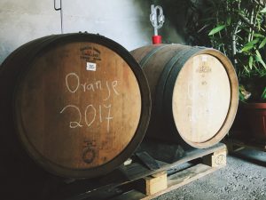 Orange Wine im Barrique vom Weingut Schönhals