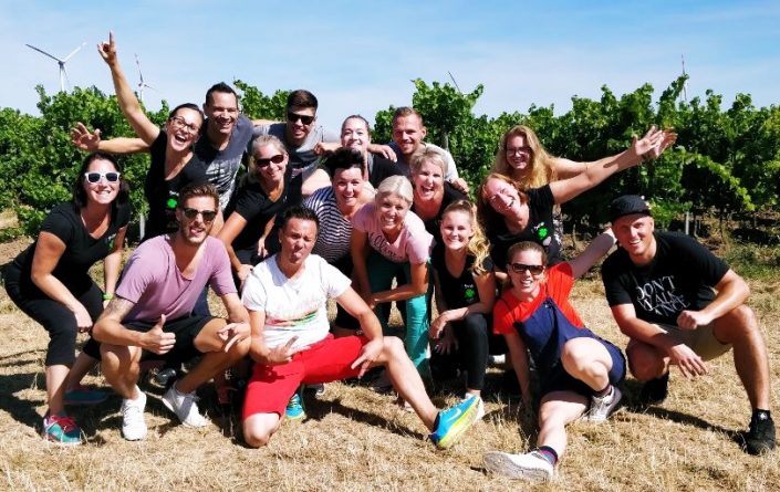 Regentanz mit Hanneke Schönhals Weingut Schönhals Regentanz mit Hanneke Schönhals und dem TJV Biebelnheim